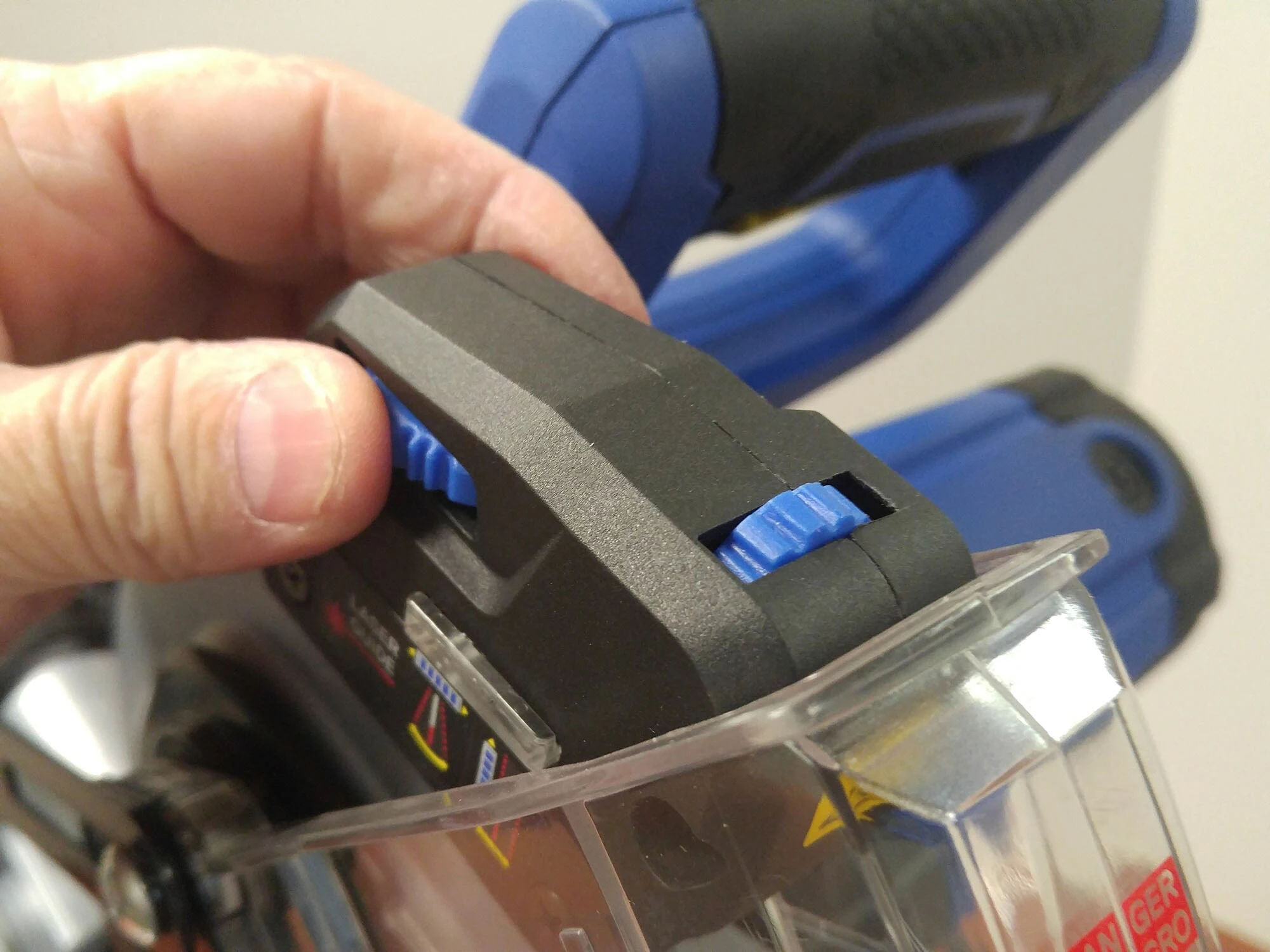 Kobalt Compact sliding 7-1/4-in 10 Amps Single Bevel Sliding Compound Corded Miter Saw - Power Tools - Image 8