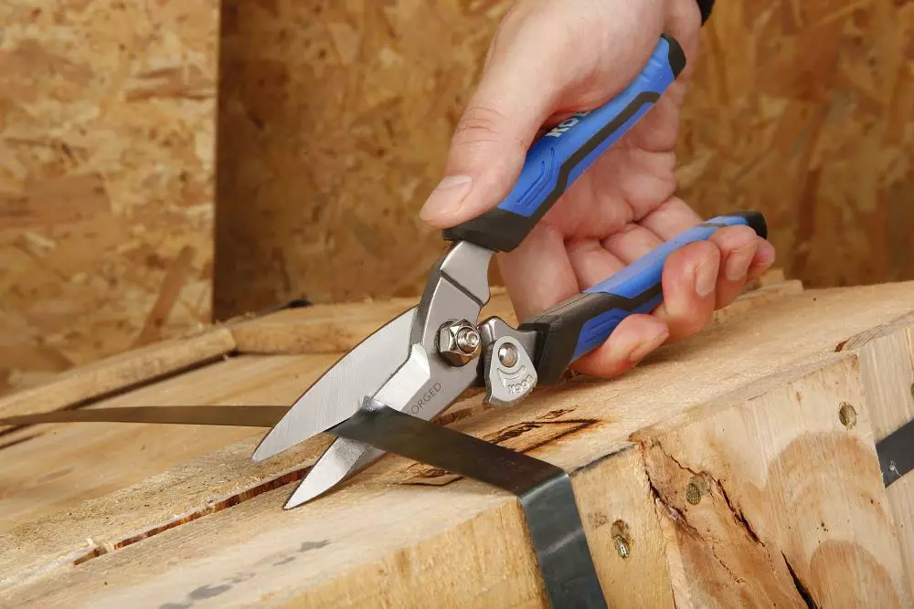 Kobalt 3-in Serrated Molded Grip Heavy Duty Scissors - Hand Tools - Image 4