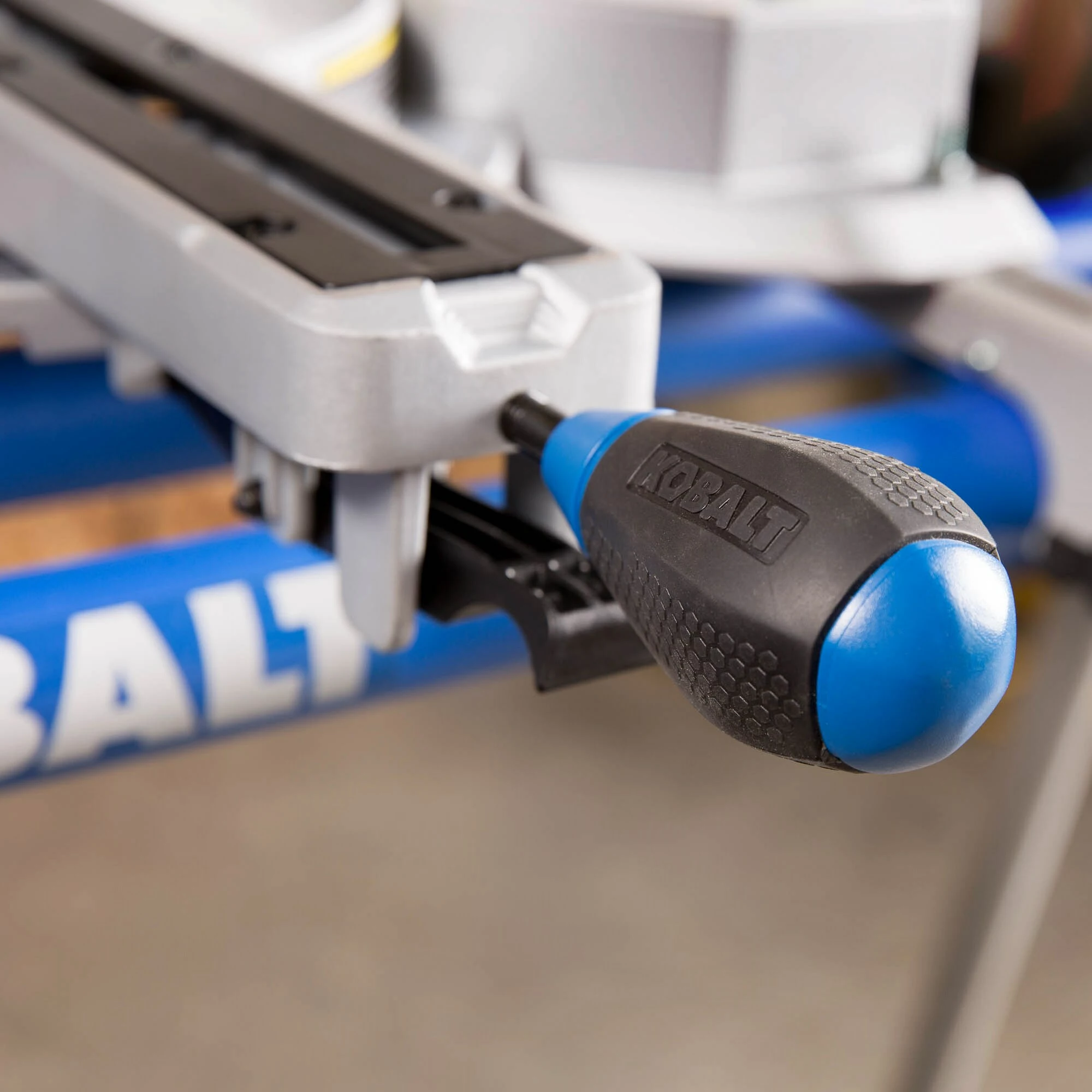 Kobalt Compact sliding 7-1/4-in 10 Amps Single Bevel Sliding Compound Corded Miter Saw - Power Tools - Image 5