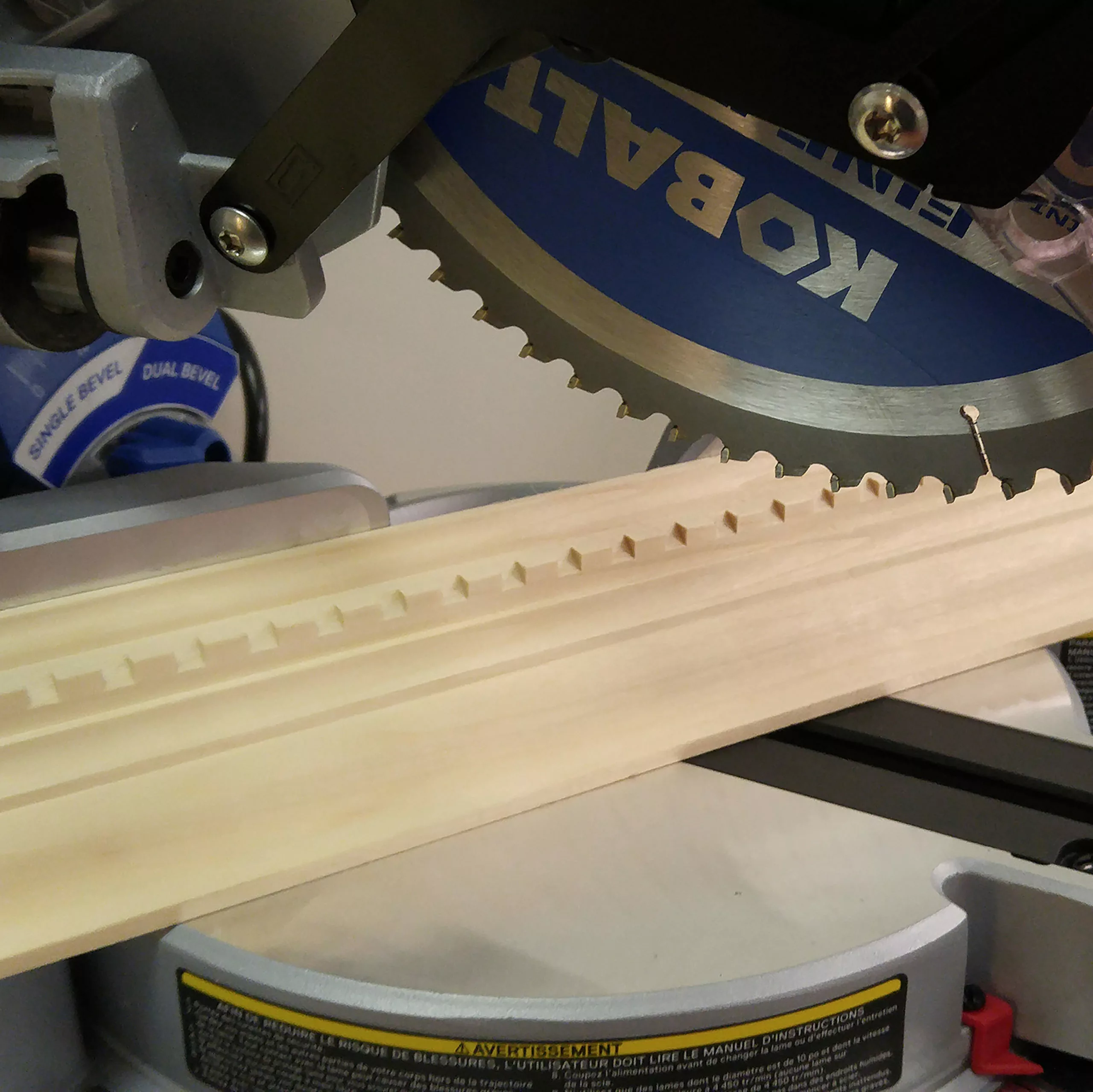 Kobalt 12-in 15 Amps Dual Bevel Sliding Compound Corded Miter Saw - Power Tools - Image 4