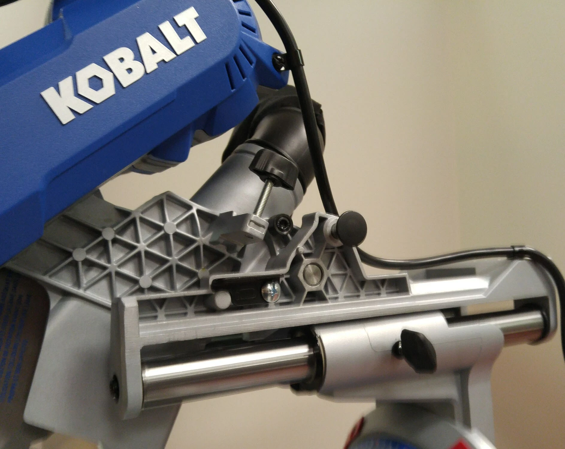 Kobalt 12-in 15 Amps Dual Bevel Sliding Compound Corded Miter Saw - Power Tools - Image 7