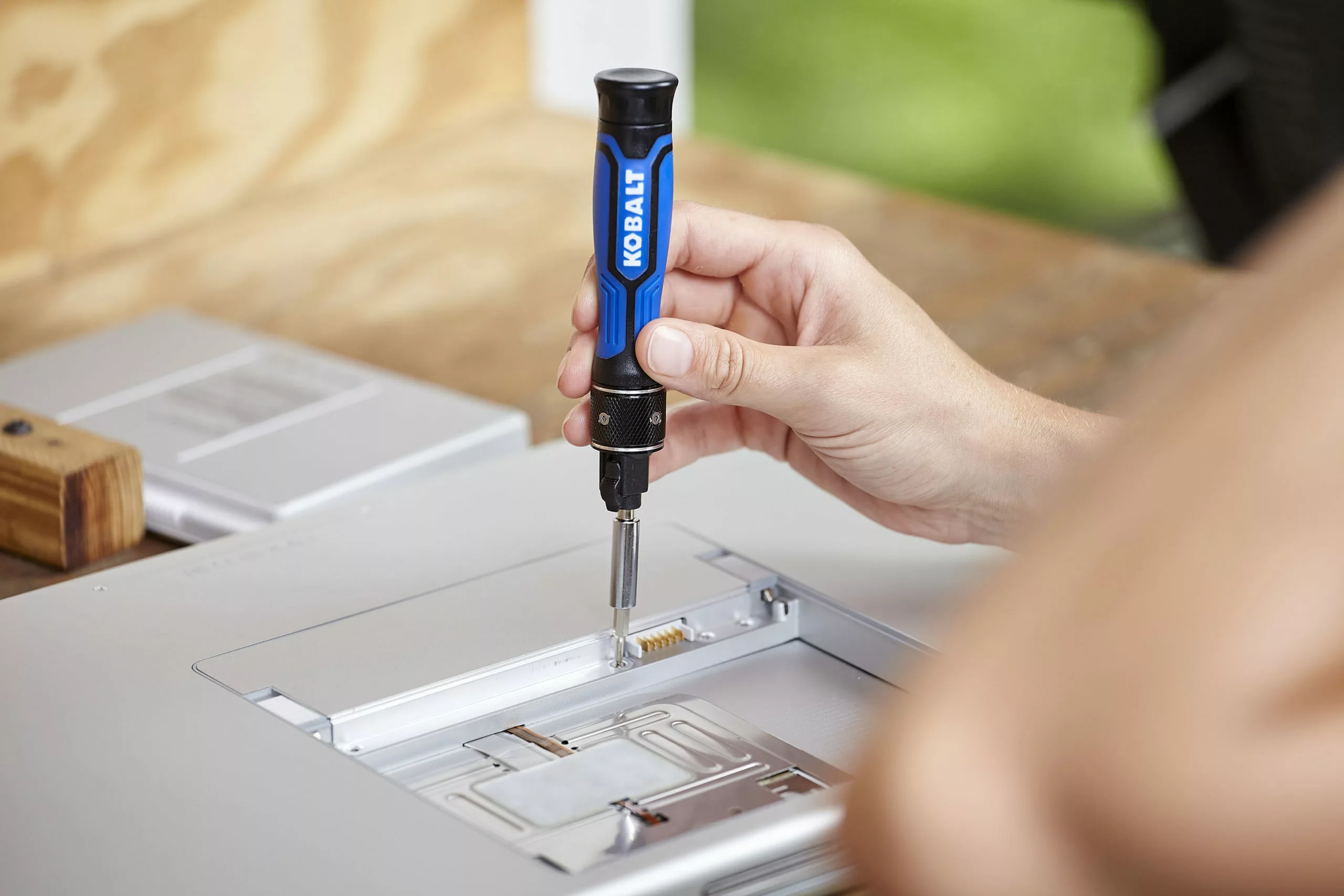 Kobalt 8-Piece Plastic Handle Ratcheting Torx Multi-bit Screwdriver - Hand Tools - Image 3