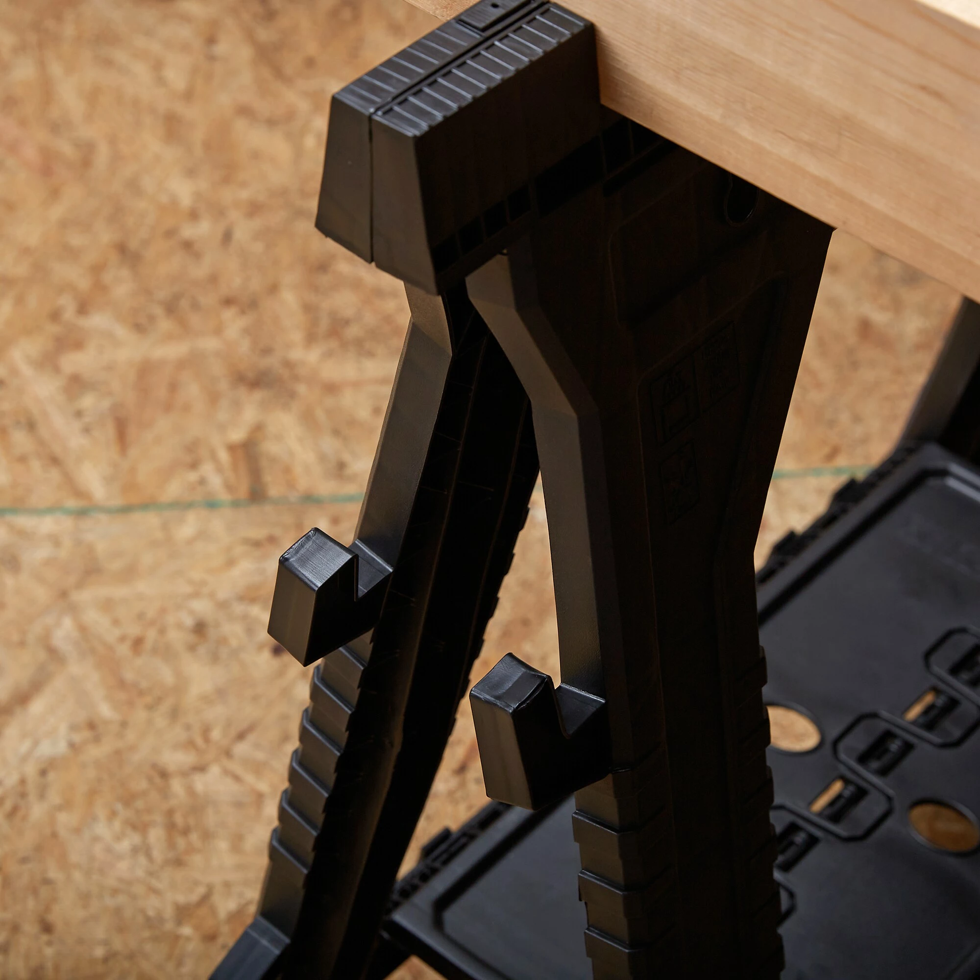 Kobalt 2-Pack 4.1-in W x 32-in H Plastic Saw Horse (1000-lb Capacity) - Tool Storage & Work Benches - Image 7