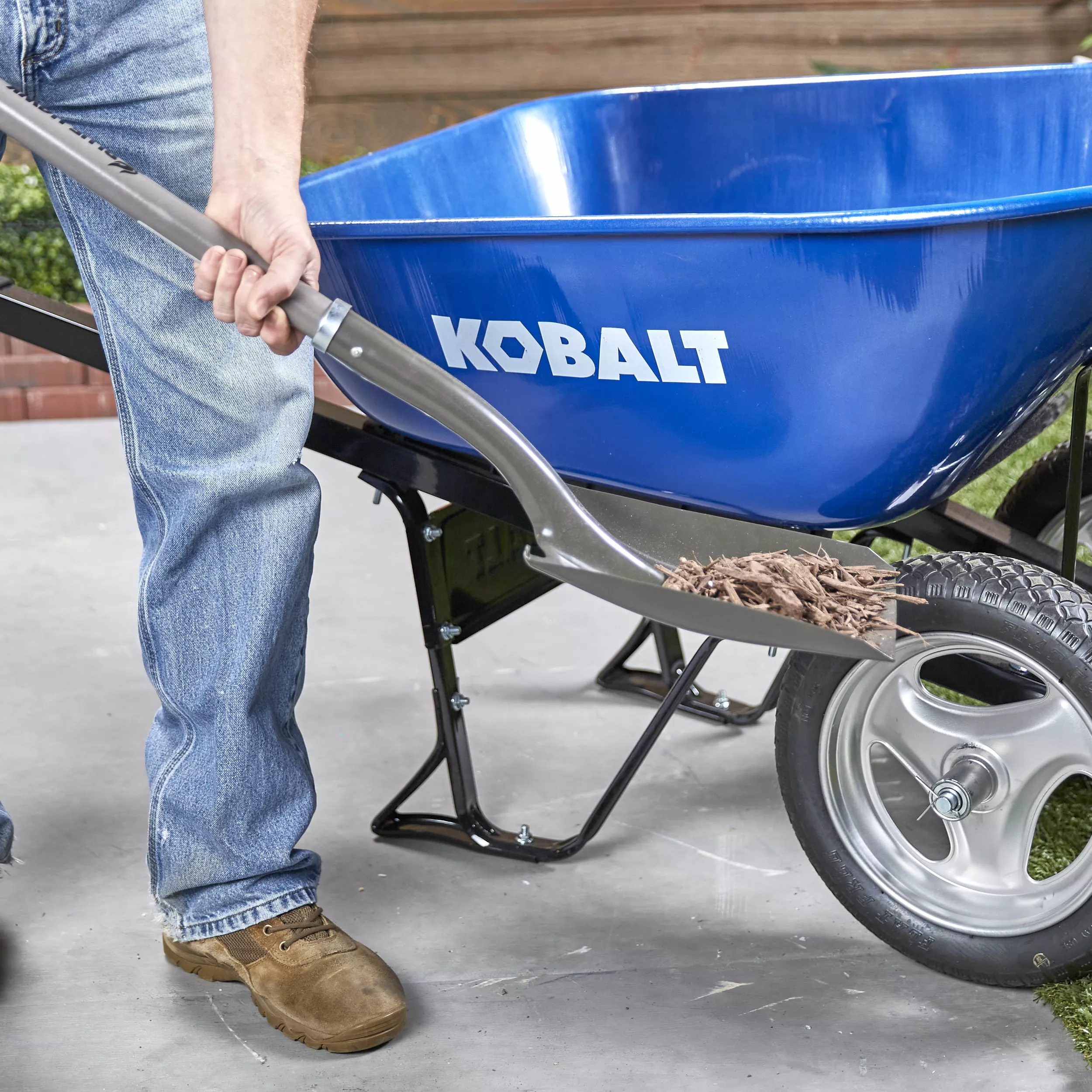 Kobalt 7-cu ft Steel Wheelbarrow with Flat-Free Tire - Outdoor Tools & Equipment - Image 3