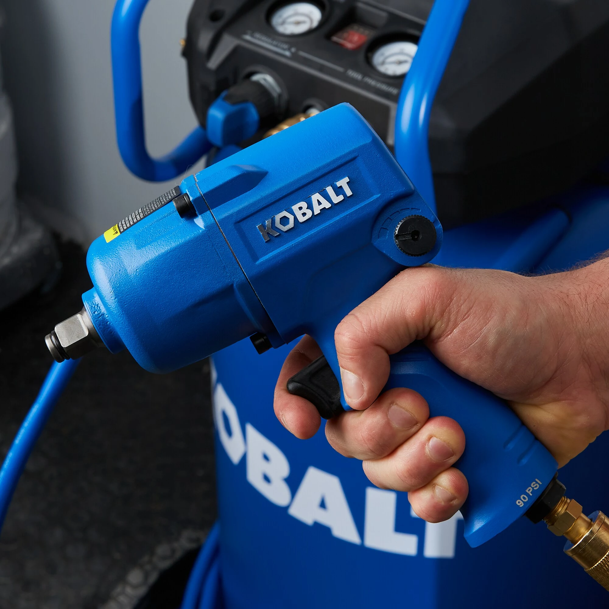 Kobalt 0.5-in 400-ft lbs. Air Impact Wrench - Air Tools & Compressors - Image 6