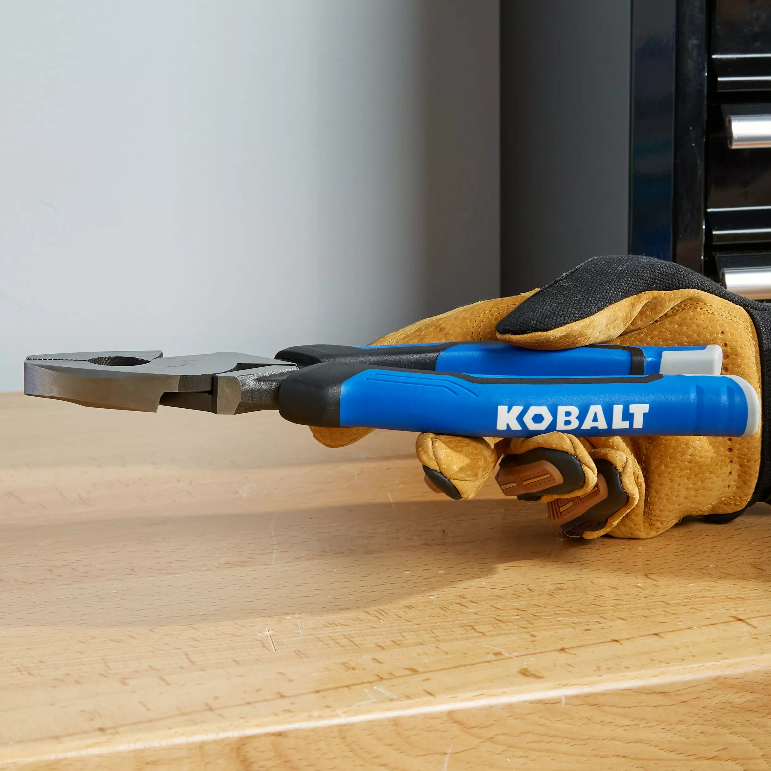 Kobalt 9-in Electrical Linesman Pliers with Wire Cutter - Hand Tools - Image 2