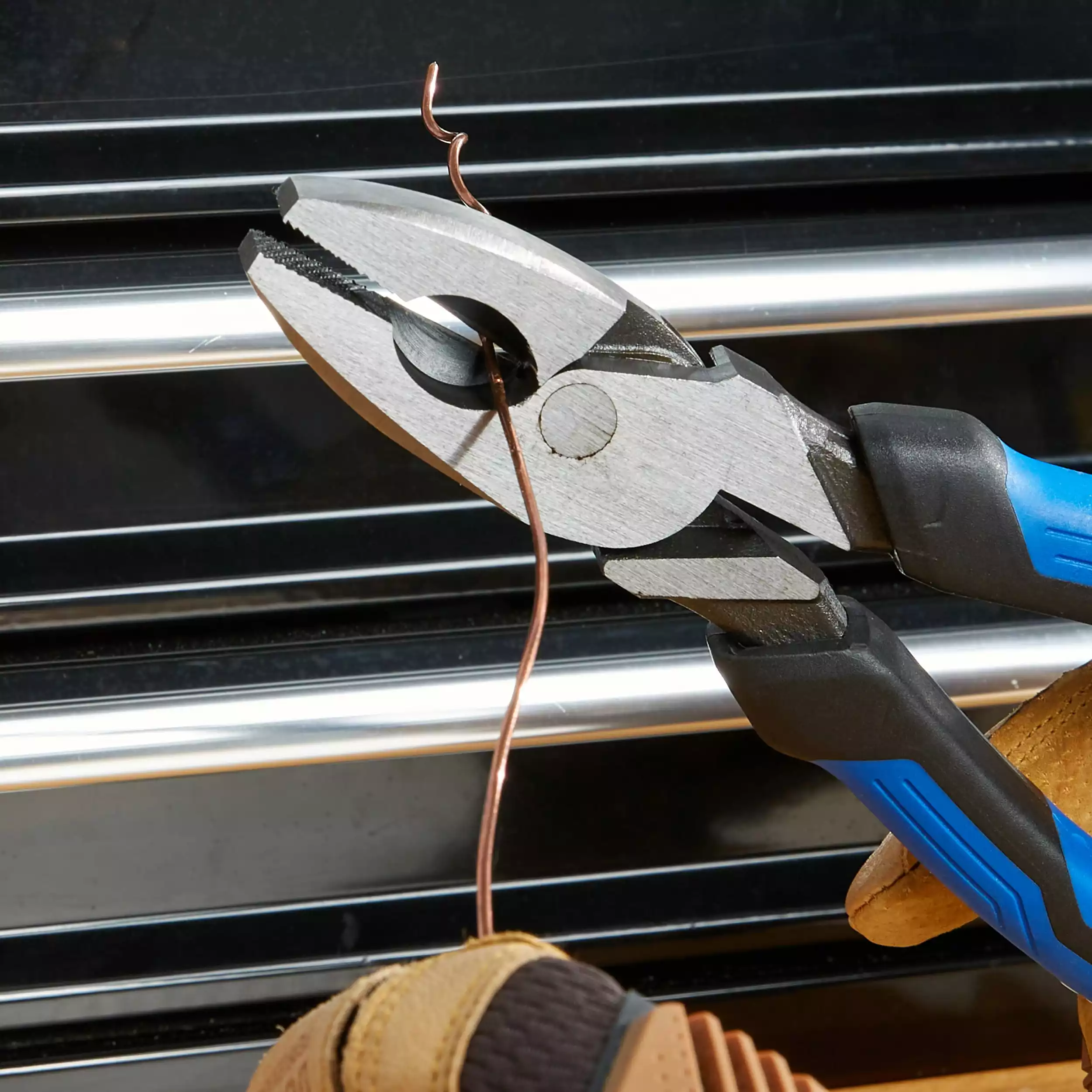 Kobalt 9-in Electrical Linesman Pliers with Wire Cutter - Hand Tools - Image 4