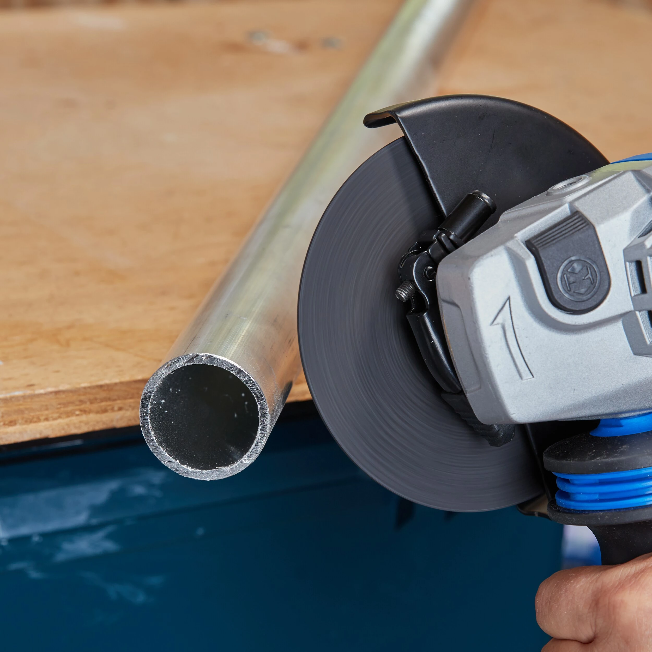 Kobalt 5-in 24-Volt Max Paddle Switch Brushless Cordless Angle Grinder (1-Battery and charger Included) - Power Tools - Image 7