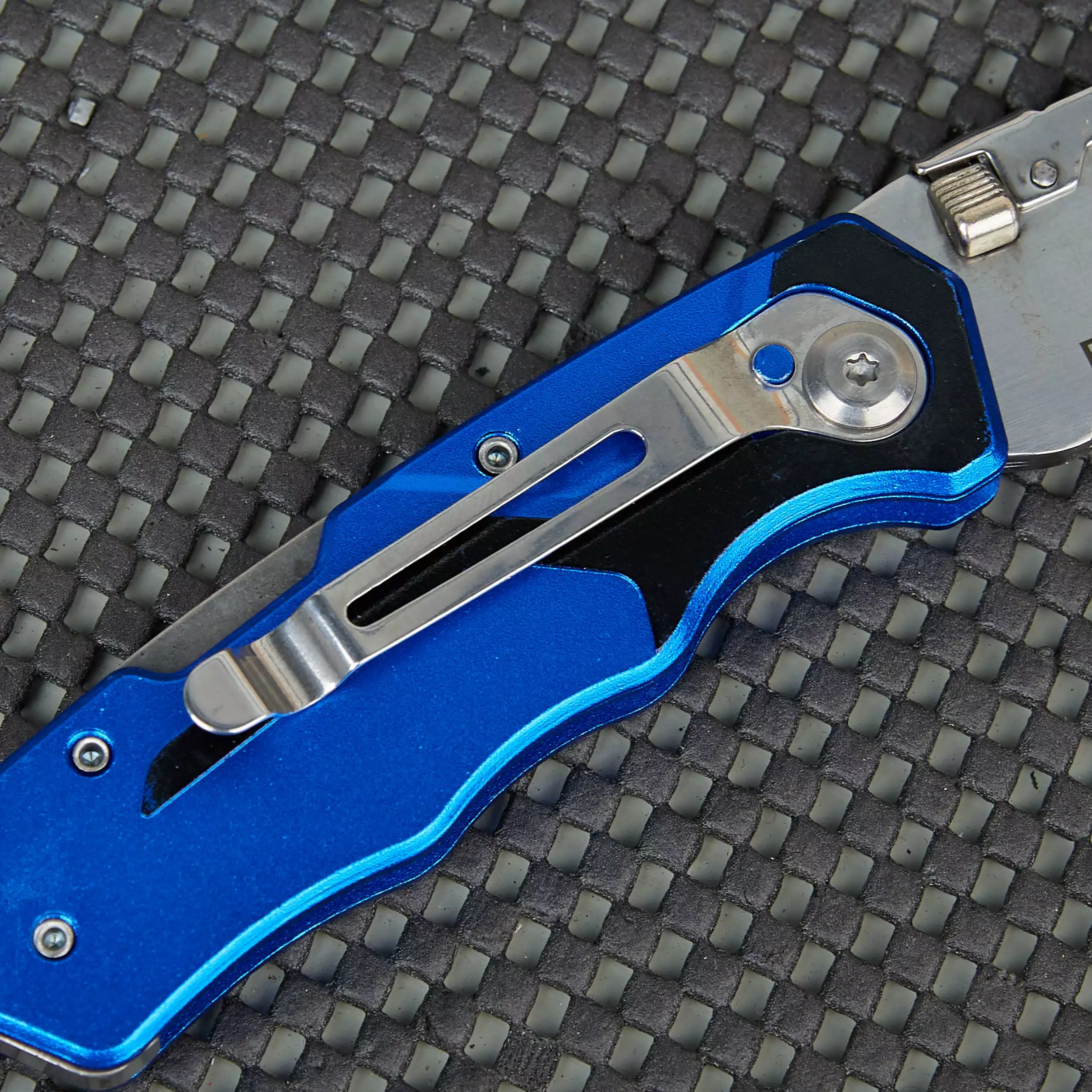 Kobalt 18mm 3-Blade Folding Utility Knife - Hand Tools - Image 5