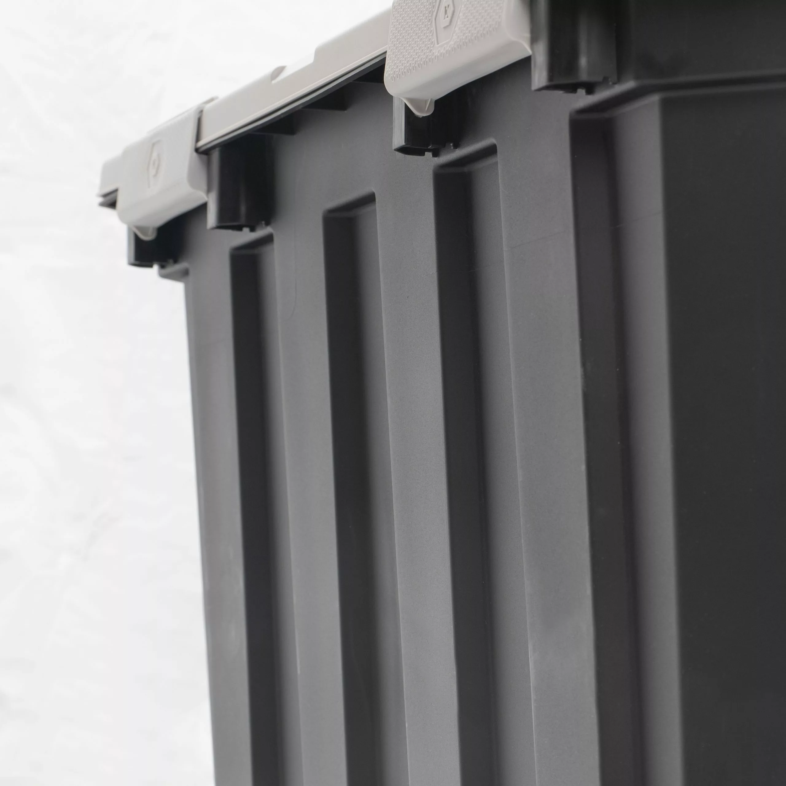 Kobalt X-large 24-Gallon (96-Quart) Grey Heavy Duty Tote with Latching Lid - Baskets & Storage Containers - Image 9