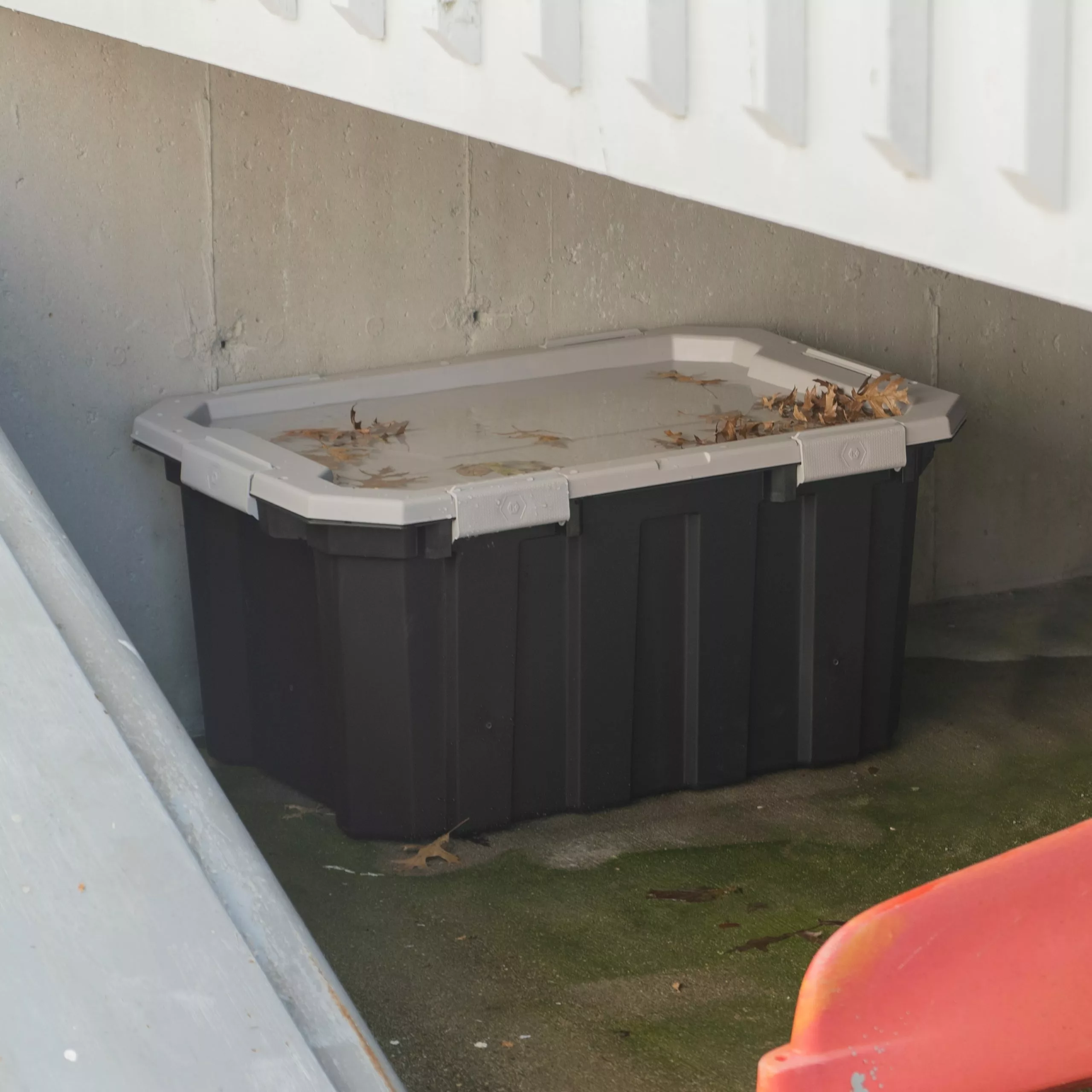 Kobalt X-large 24-Gallon (96-Quart) Grey Heavy Duty Tote with Latching Lid - Baskets & Storage Containers - Image 15