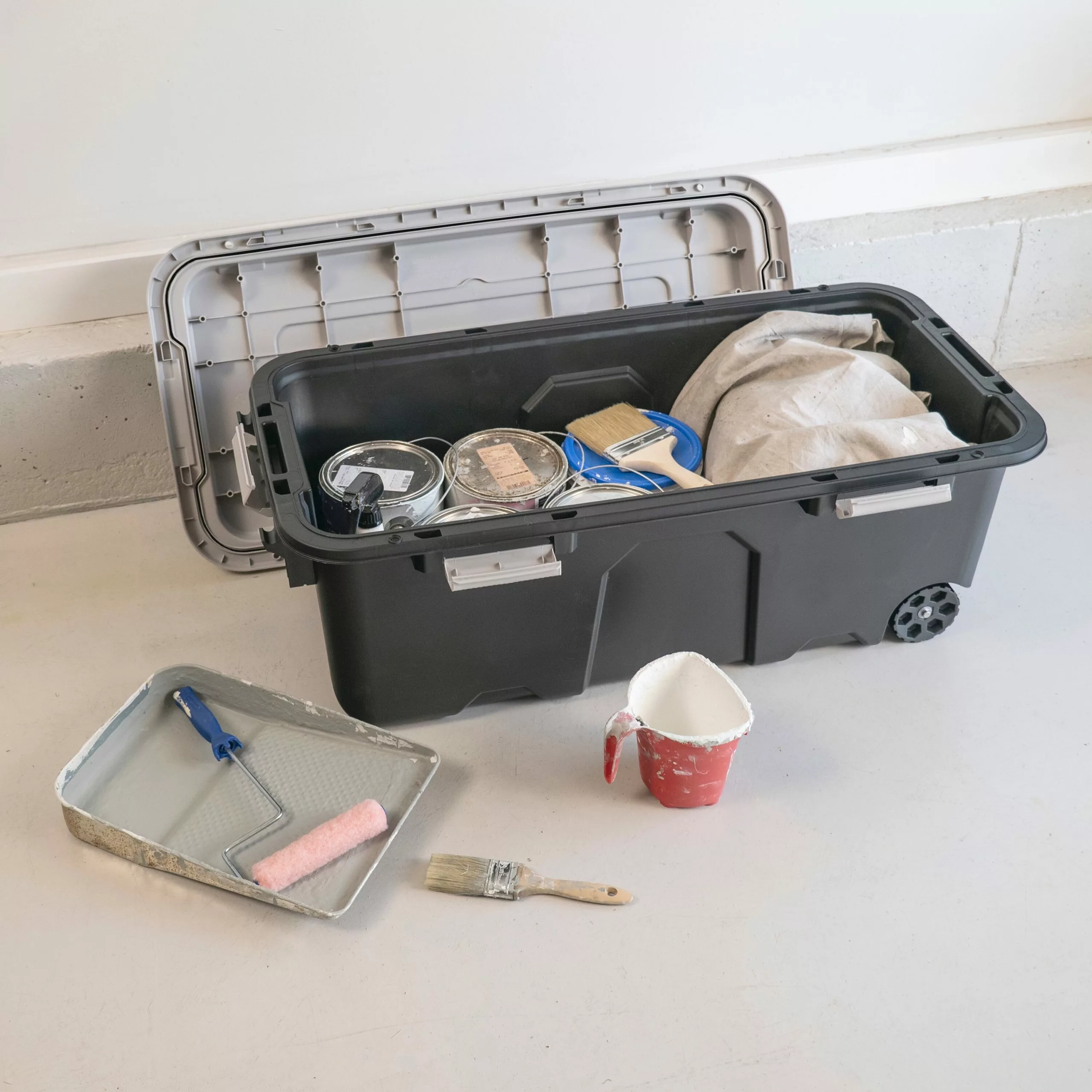 Kobalt X-large 31-Gallon (124-Quart) Grey Heavy Duty Rolling Tote with Latching Lid - Baskets & Storage Containers - Image 15