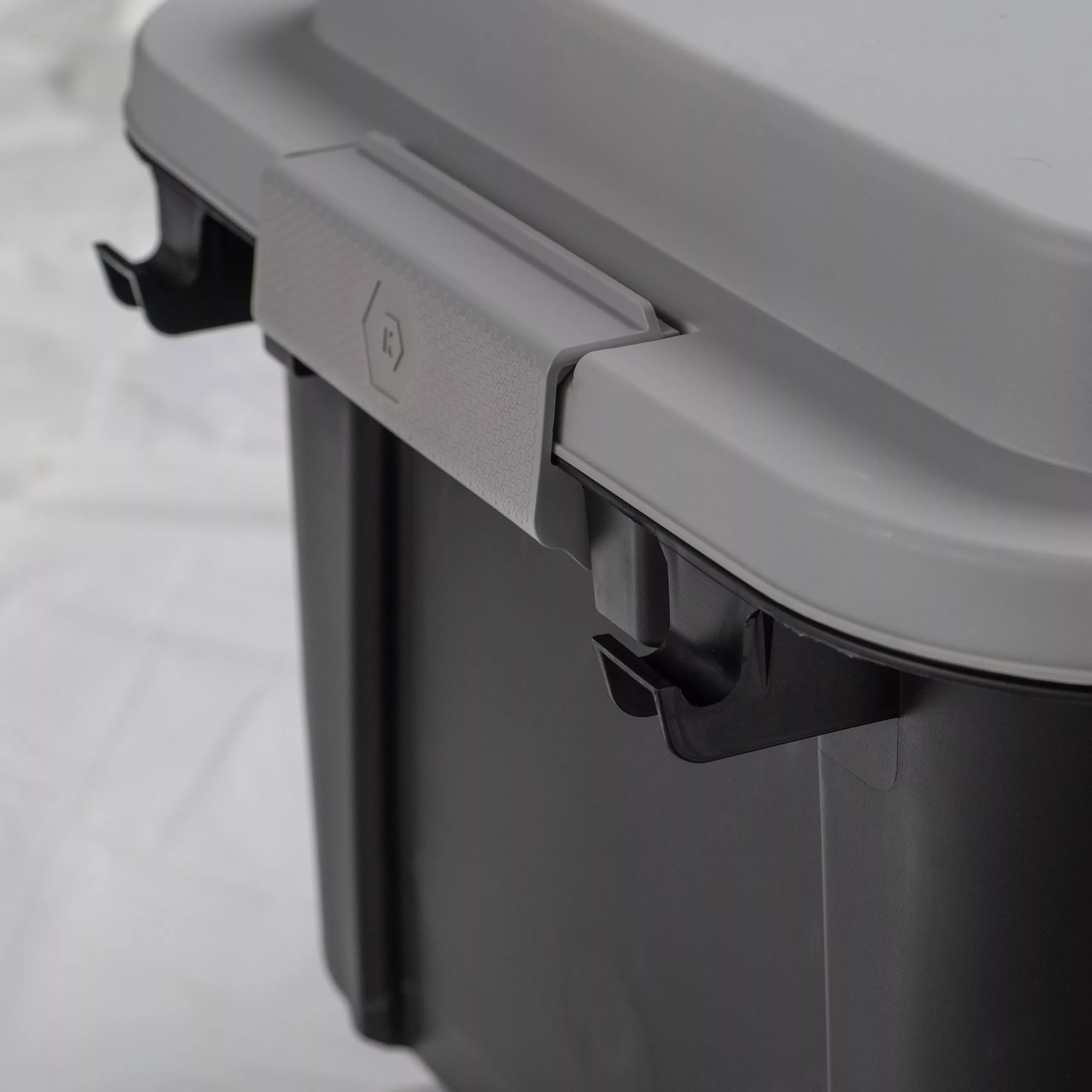 Kobalt X-large 31-Gallon (124-Quart) Grey Heavy Duty Rolling Tote with Latching Lid - Baskets & Storage Containers - Image 6