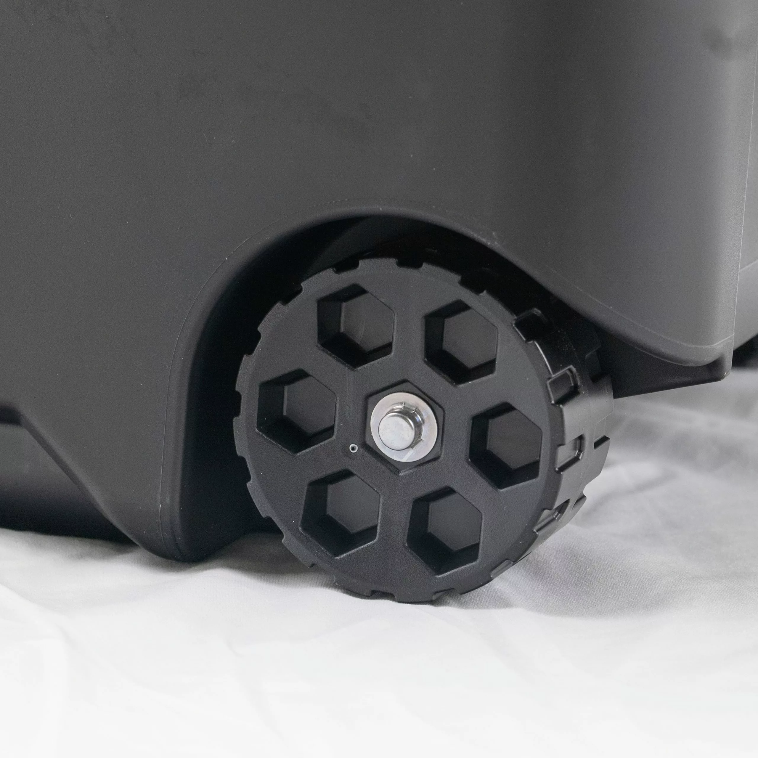 Kobalt X-large 31-Gallon (124-Quart) Grey Heavy Duty Rolling Tote with Latching Lid - Baskets & Storage Containers - Image 9