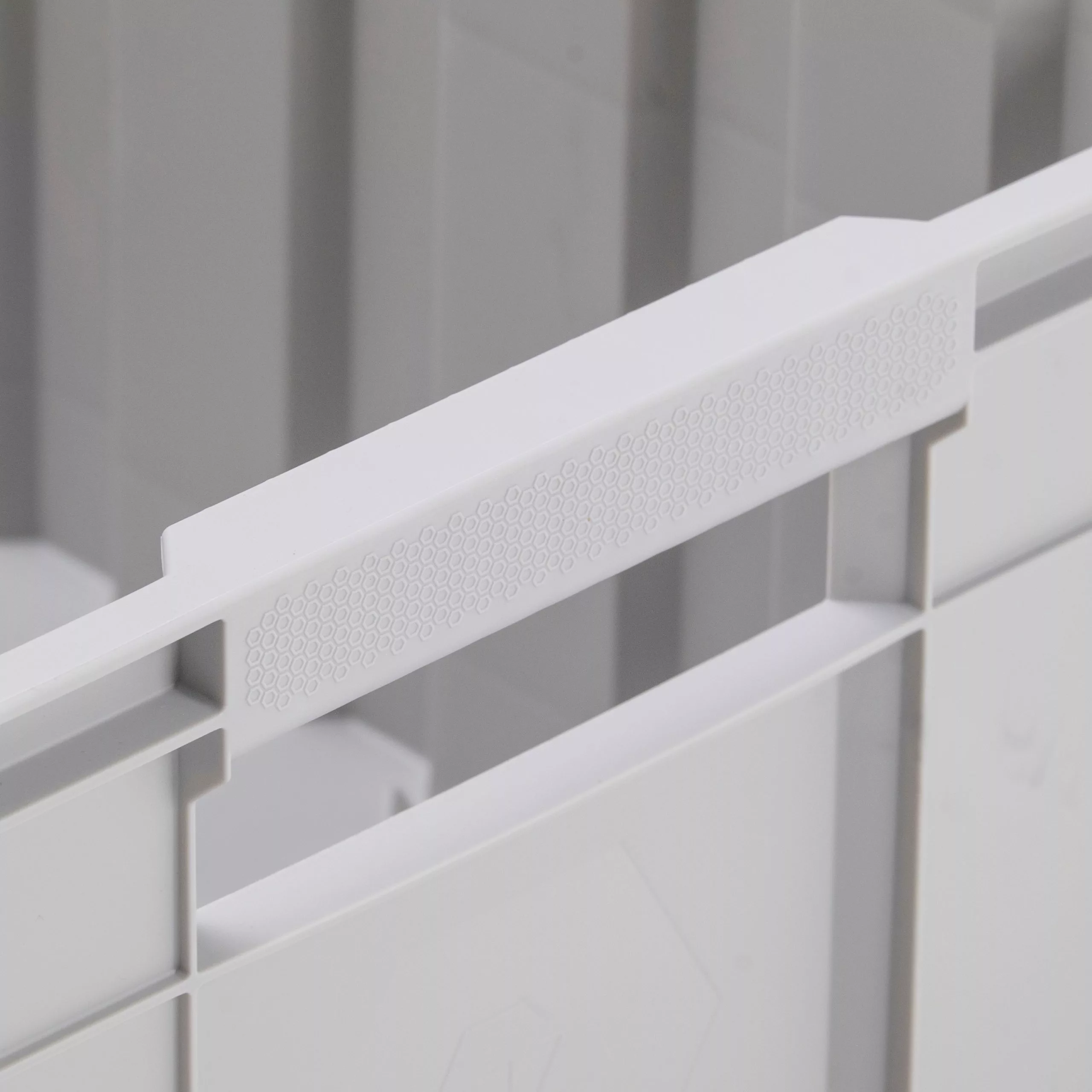 Kobalt Medium 8.5-Gallon (34-Quart) Grey Heavy Duty Tote with Lidless Lid - Baskets & Storage Containers - Image 4